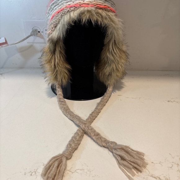 Preowned AEO | pink faux fur pom pom beanie, with side tassels. Super cute! - Picture 1 of 5